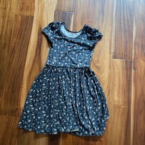 Dot Dot Smile size 5/6 slinky material